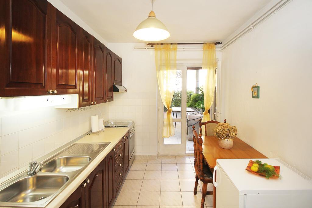 Apartments Nina Beach Makarska Exterior foto